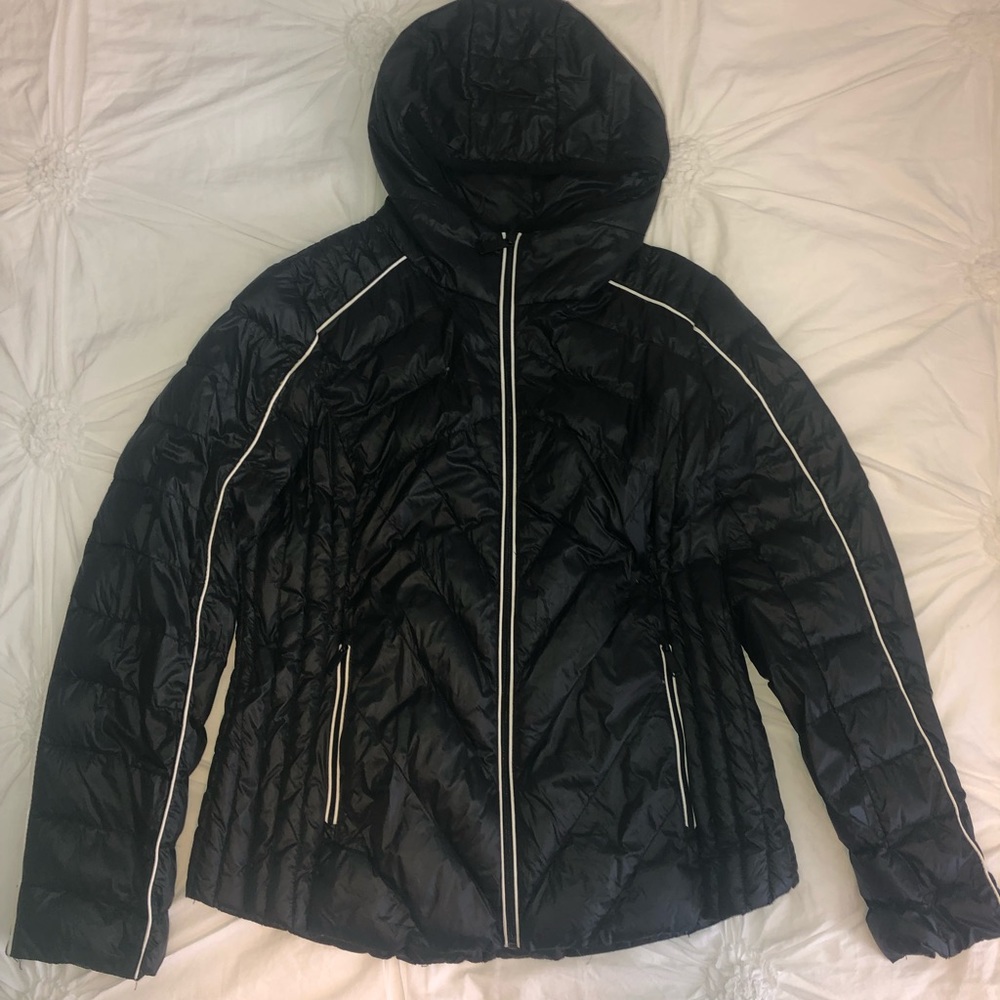 Black ultra light weight packable down jacket